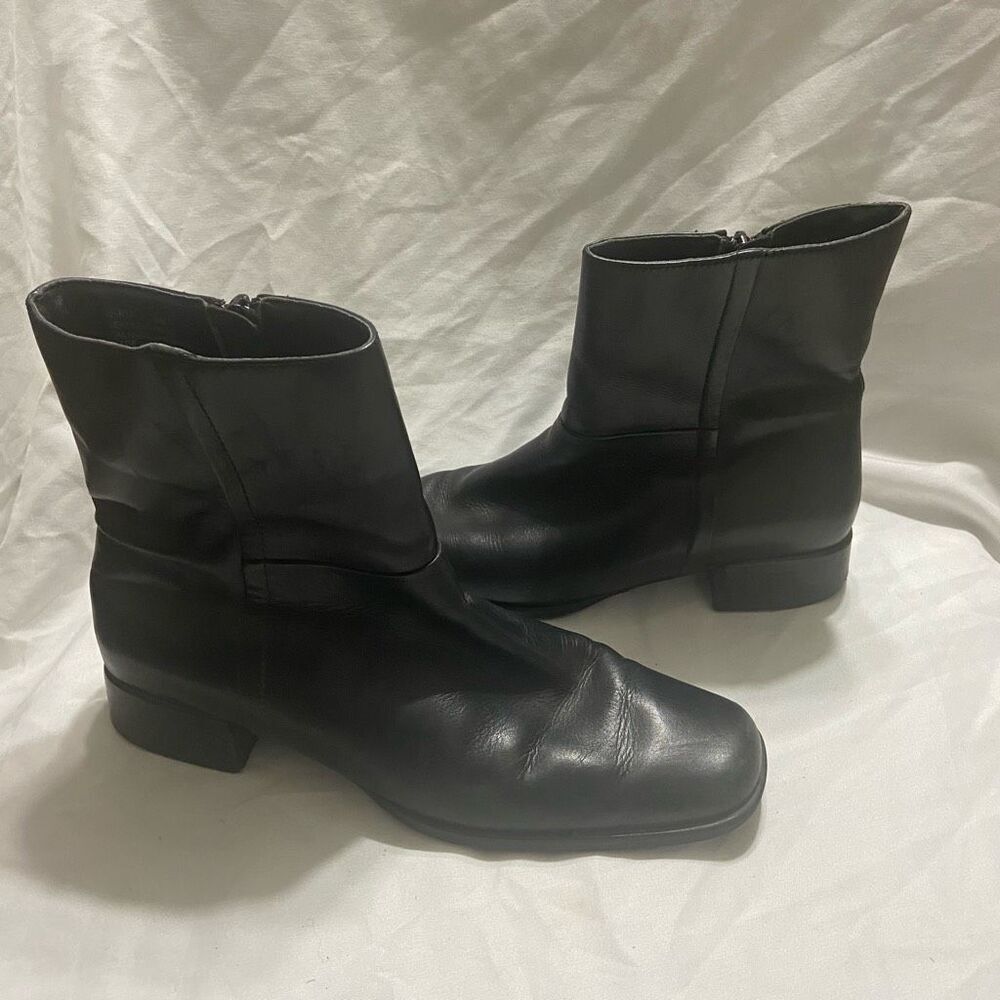 VINTAGE Etienne Aigner Women’s 6M Leather Ankle Bootie Leather Upper - Picture 2 of 5